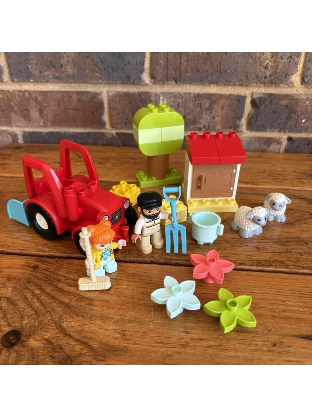 Lego Duplo #10950 FARM TRACTOR & ANIMAL CARE Complete Set No Manual No Box